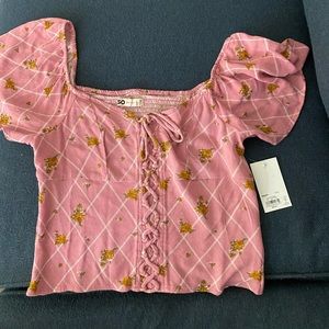 NWT Lace up crop tiny top. Flutter type sleeves. Smocked back. M.